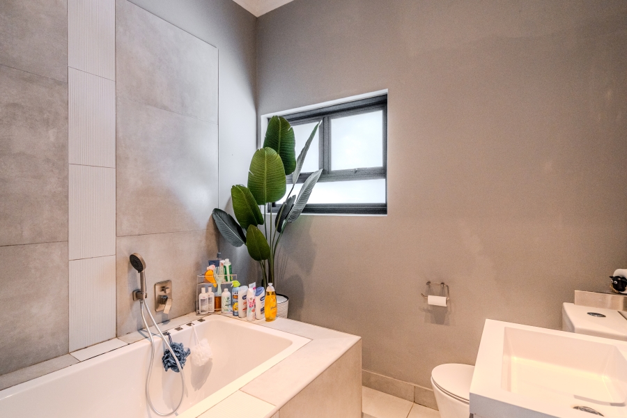 4 Bedroom Property for Sale in Fresnaye Western Cape